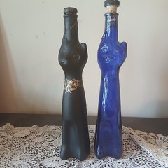 Set of 2 HAPPY CAT Wine Bottles corks 13&Prime; Tall Riesling Matte Black Blue Mosel