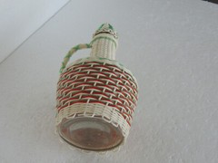 VINTAGE Mid Century Wine Bottle Woven Plastic Wrap Jug Decanter WHITE/RED,WHITE