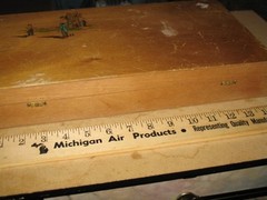 VTG 60s 70s RARE PISTOL BOTTLES IN WOOD BOX TARONA RED TABLE WINE PROP DECOR