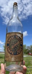 RARE PAPER LABEL SWEET VALLEY GRAPE JUICE BOTTLE SANDUSKY OHIO PUT IN BAY OH