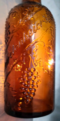 Vtg 10.75&Prime; Bardenheier&rsquo;s (St Louis MO) brown glass quart wine bottle (EMPTY)