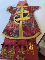VINTAGE 1960s WINE BOTTLE COVER W/WINE GLASS CHARMS