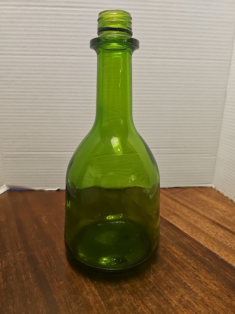 Vintage USA Green Glass 1.5 Liter Bottle Decanter #809 No lid