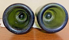 SET of 2 VINTAGE 10” GREEN GLASS EMPTY WINE BEER BOTTLE BUBBLE PUNT BOTTOM 14oz
