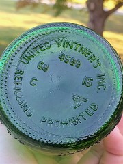 Vintage 1968 UNITED VITNER&rsquo;S INC Green Glass Wine Bottle Org Pink Lid Beautiful