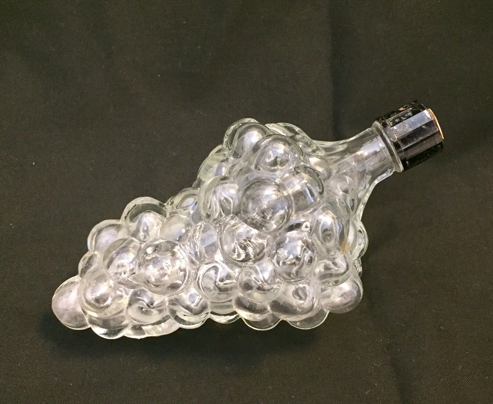 Clear Glass Bottle Grape Bunch Shaped Wine Decanter 6.5&Prime; Cluster Vintage Decor